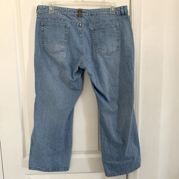 Lee One True Fit Bootcut Jeans Mid Rise Light Wash Blue Petite Size 18 WP - Picture 2 of 7